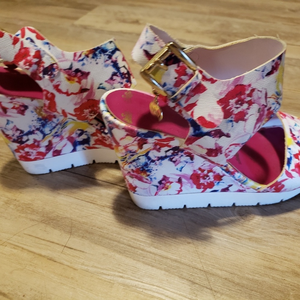 🎉🎉Host Pick🎉🎉 Candies Floral Wedges - Picture 1 of 5